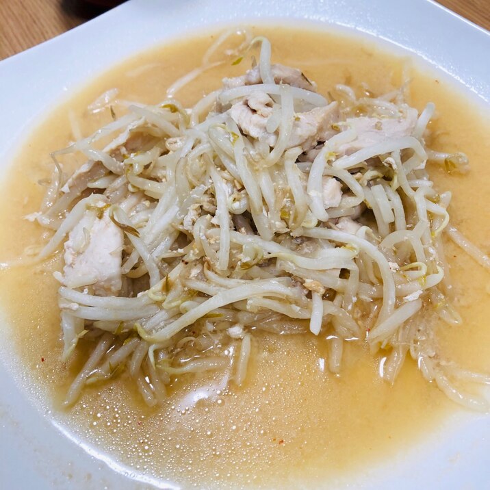 レンジで簡単！鶏むね肉のみそもやし炒め